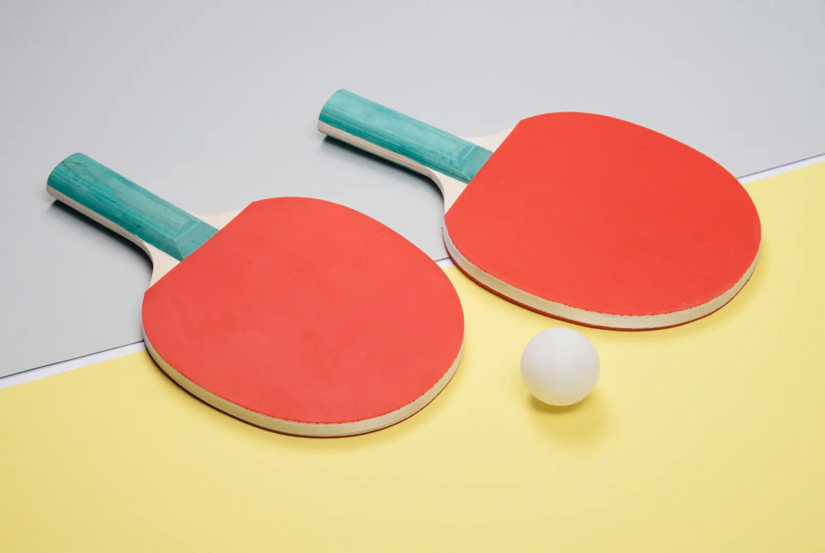 Produzione Contenuti Racchette ping-pong con pallina